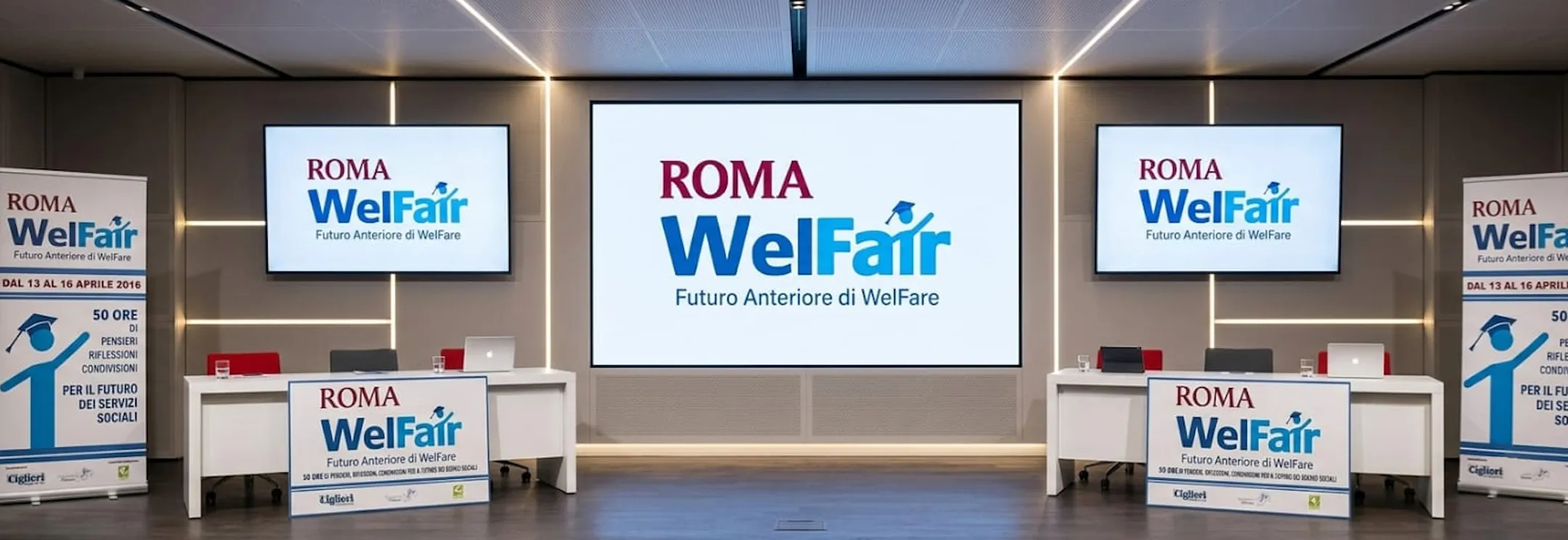 Identità visiva e branding per eventi realizzati da Elena Lazzara per Roma Welfair. L'immagine mostra un ambiente congressuale coordinato in cui strategia di brand, visual design, allestimenti scenici, presentazioni e materiali di comunicazione costruiscono un'esperienza dedicata al futuro del welfare sociale integrato.