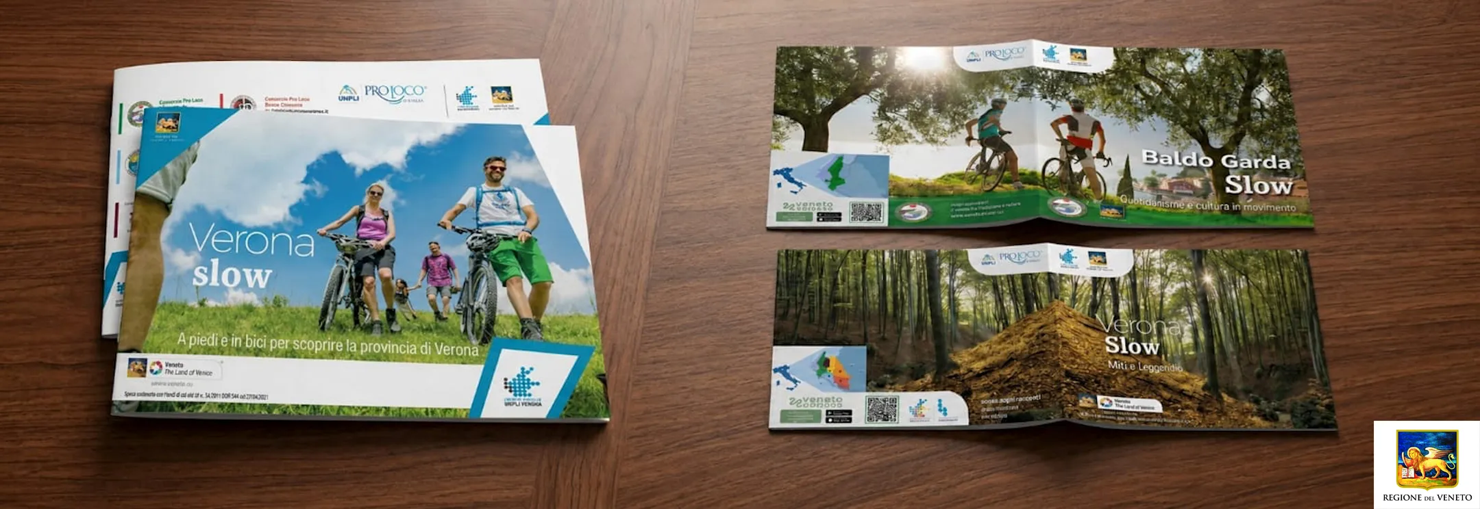 Mockup di brochure stampate del Sistema di Guide per il Turismo Culturale e Attivo Verona & Baldo Garda Slow su uno sfondo in legno, con itinerari di turismo sostenibile con art direction, design editoriale e visual design di Elena Lazzara per i settori arte, cultura, turismo, sport e istituzionale.