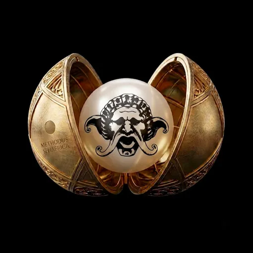 Artistic and metaphorical depiction of the Spherical Method, the strategic methodology developed by Elena Lazzara for Germano Gioielli's luxury brand experience ecosystem. The image shows a golden sphere, finely engraved with decorative motifs, opening like a shell to reveal a central white pearl. The Germano Gioielli logo is imprinted on the pearl, while on the inner left shell the text 'METHODUS SPHAERICA' (Spherical Method in Latin) and a small circular symbol are visible. Set against a black background, this composition symbolizes the union of traditional goldsmithing craftsmanship, exclusive design, and contemporary vision within the luxury jewelry and watchmaking industry.