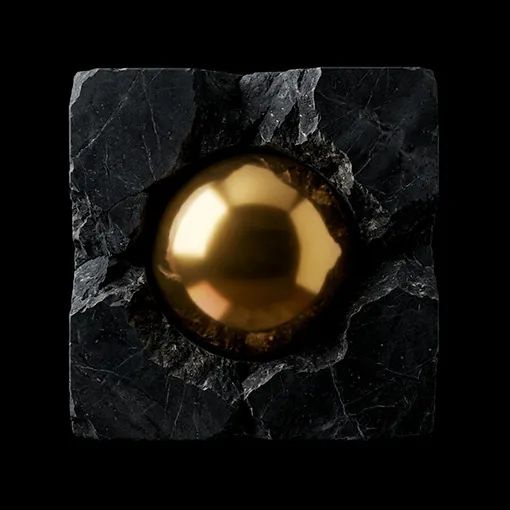 Una sfera dorata perfettamente liscia e lucida incastonata al centro di un blocco di pietra nera grezza e squadrata. La visualizzazione simboleggia la fase "Riconoscere" dello Spherical Method di Elena Lazzara, incentrata sull'estrazione dell'essenza autentica di un brand oltre il rumore visivo.